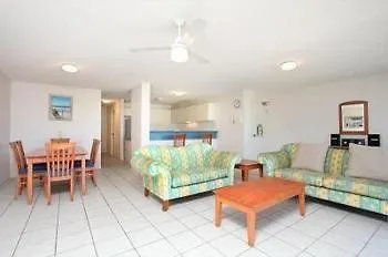Surf Club Apartments Marcoola 4*,