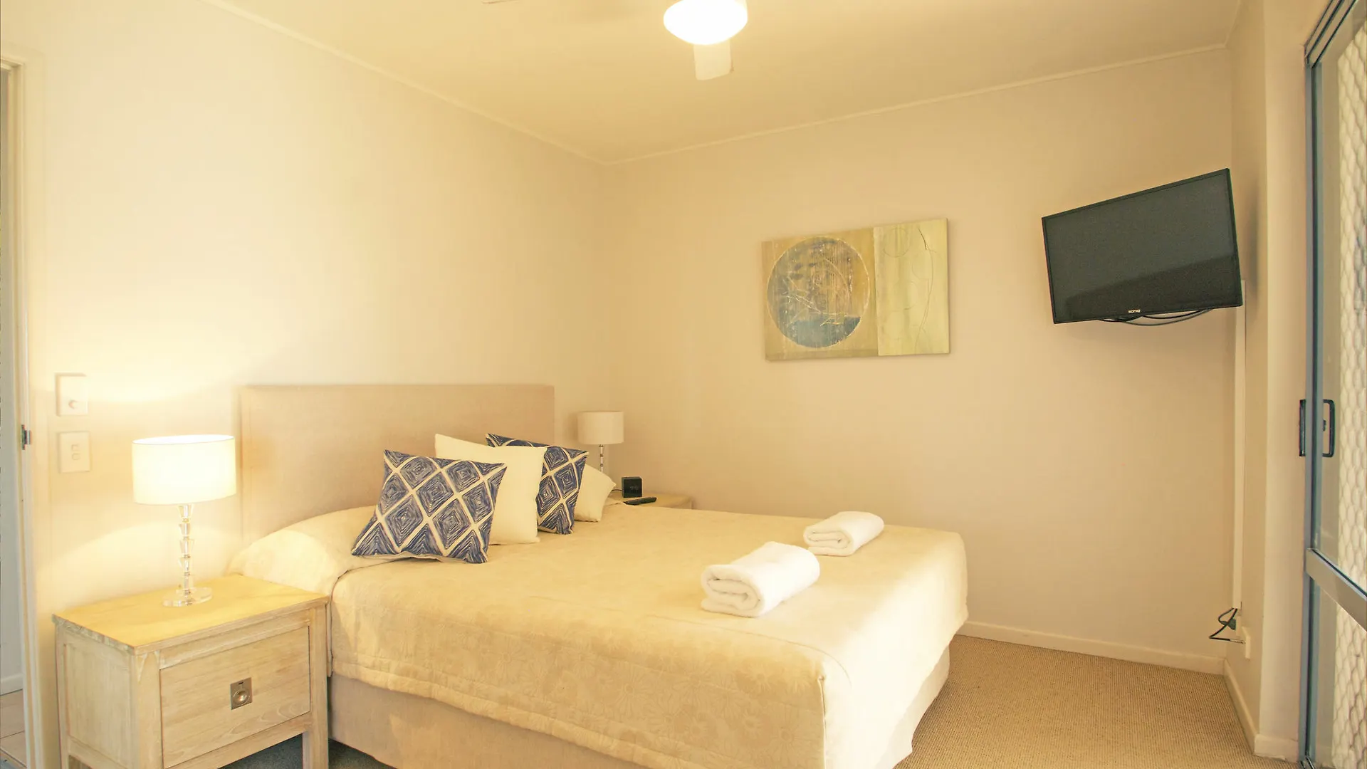 Surf Club Apartments Marcoola 4*,
