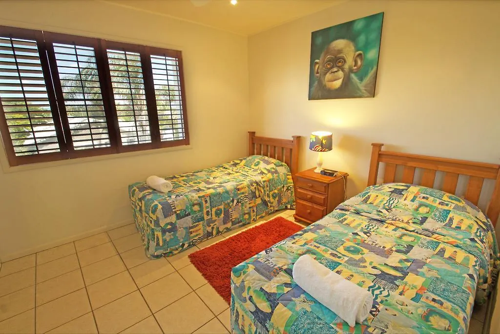 Surf Club Apartments Marcoola 4*,